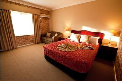 Endeavour Court Motor Inn - Mackay Tourism 1