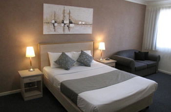 Golf Links Motel - Mackay Tourism 1