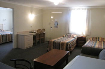 Golf Links Motel - Mackay Tourism 4