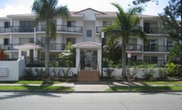 Shaz Maisons Beachside Holiday Apartments - Mackay Tourism 5