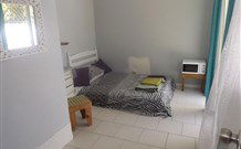 Granny Flat On Surfers Beach - Mackay Tourism 0