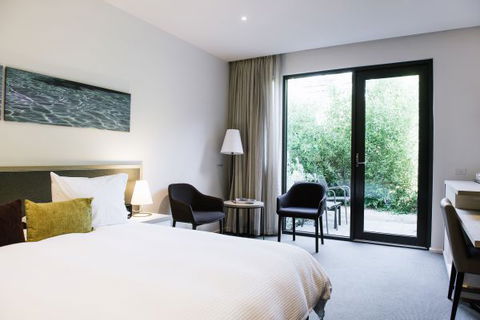 Flinders Hotel - Mackay Tourism 1