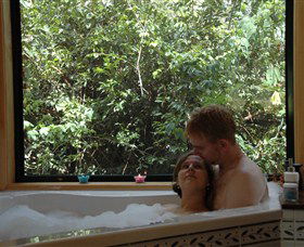 Ravensbourne Forest Chalets - Mackay Tourism 0