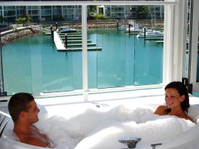 Beachside Magnetic Harbour Apartments - Mackay Tourism 1