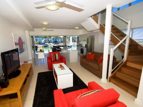 Beachside Magnetic Harbour Apartments - Mackay Tourism 2
