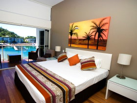 Beachside Magnetic Harbour Apartments - Mackay Tourism 3