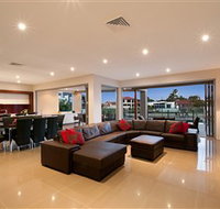 Xanadu Waterfront Elite Holiday Home - Mackay Tourism
