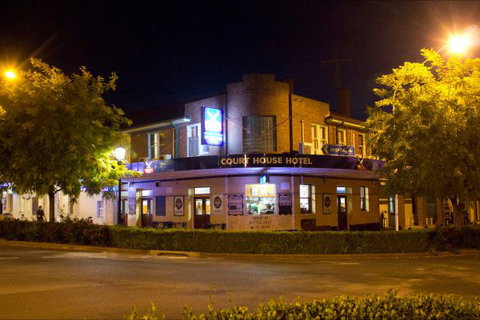 Courthouse Hotel Boorowa - Mackay Tourism 1
