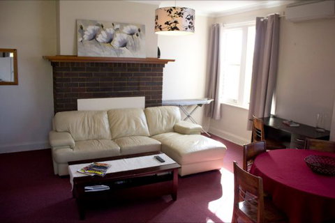 Courthouse Hotel Boorowa - Mackay Tourism 3