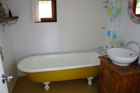 Kilfeacle Farm Cottage - Mackay Tourism 3