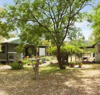 Red Tractor Retreat - Mackay Tourism