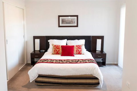 Stay Bathurst - Mackay Tourism 2