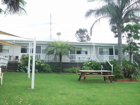 Top Of The Lake Holiday Units - Mackay Tourism 2