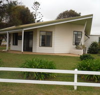 Catalina Cottage - Mackay Tourism