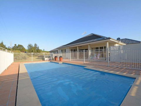 Villa Siena - Mackay Tourism 9