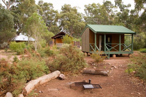 Alligator Lodge - Mount Remarkable National Park - Mackay Tourism 0