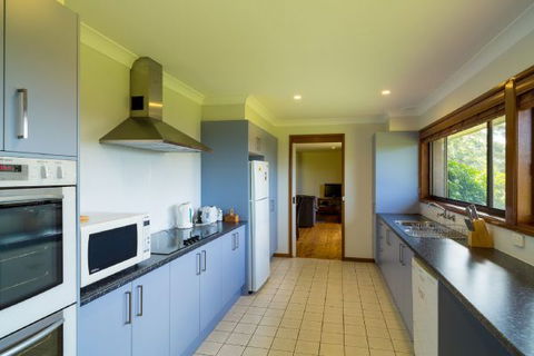 The Jungle Lodge, Blue Mountains Botanic Gardens - Mackay Tourism 1