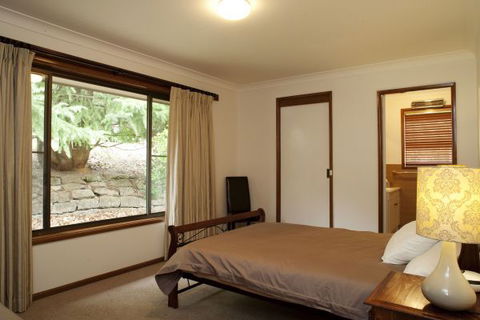 The Jungle Lodge, Blue Mountains Botanic Gardens - Mackay Tourism 3