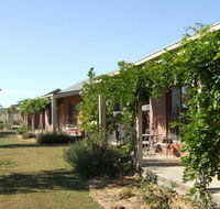 Overflow Cottages - Mackay Tourism