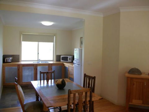 Overflow Cottages - Mackay Tourism 2