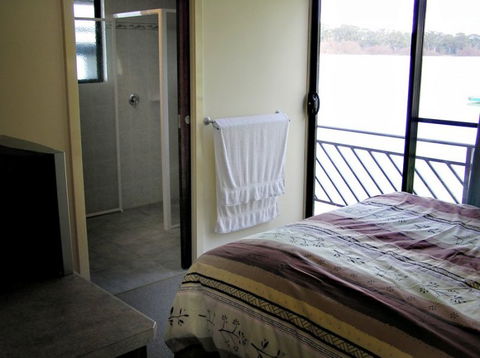 Takeme2 Houseboat - Mackay Tourism 3