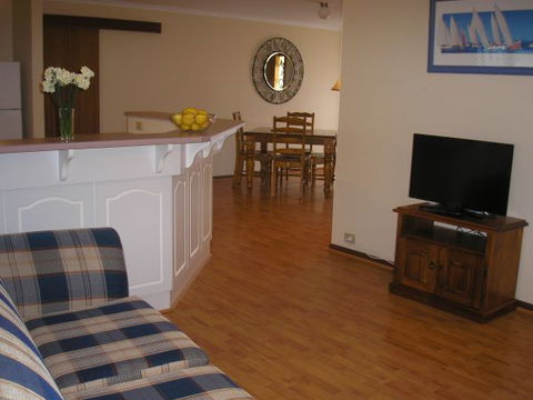 Moonta Bay Accommodation - Mackay Tourism 0