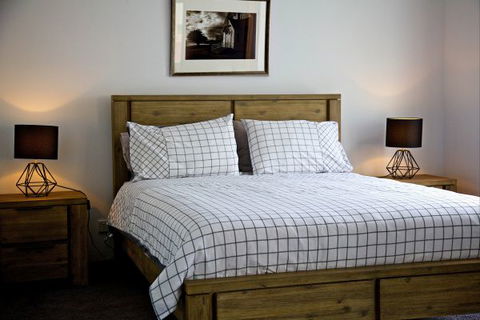 Penguin Beachfront Apartments - Mackay Tourism 8
