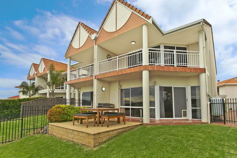 SALT Waterfront Apartment - Mackay Tourism 8