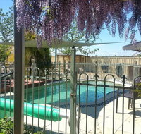 Must Love Dogs BB and Self-Contained Cottage - Mackay Tourism