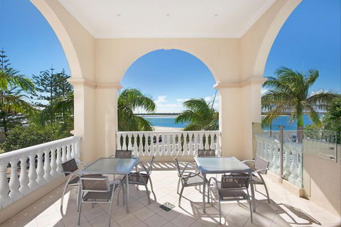The Grand Apartments - Mackay Tourism 3