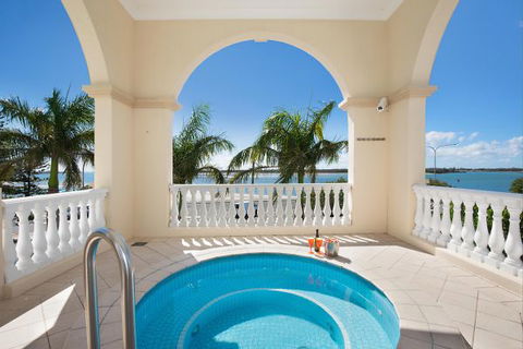 The Grand Apartments - Mackay Tourism 4