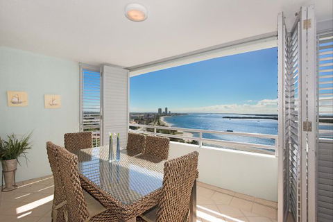 The Grand Apartments - Mackay Tourism 6