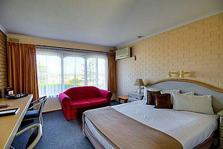 Raglan Motor Inn - Mackay Tourism 0