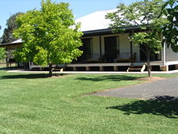 Lovedale Country Lodge - Mackay Tourism 1