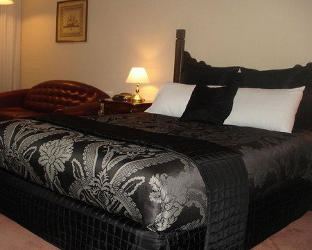 Albury Manor House Motel - Mackay Tourism 0