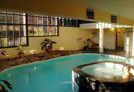 Albury Manor House Motel - Mackay Tourism 1