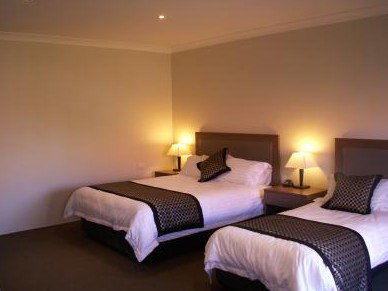 Parkes Int Motor Inn - Mackay Tourism 0