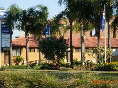 Tuncurry Motor Lodge - Mackay Tourism 0