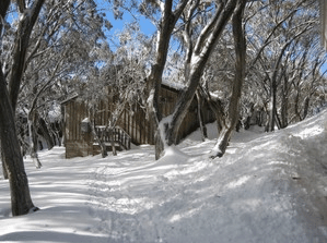 Akla Ski Lodge - Mackay Tourism