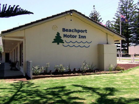 Beachport Motor Inn - Mackay Tourism 0