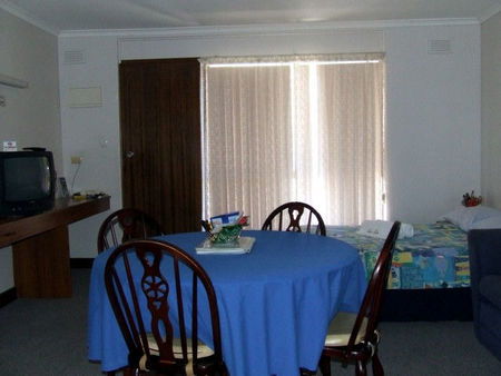 Beachport Motor Inn - Mackay Tourism 1