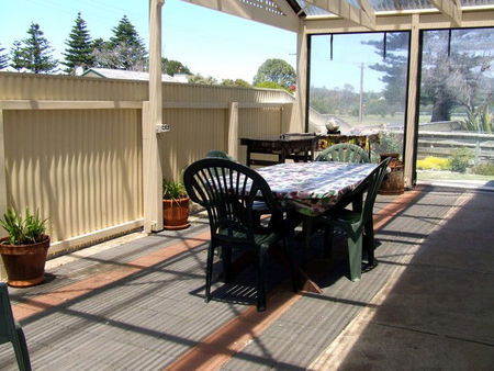 Beachport Motor Inn - Mackay Tourism 3