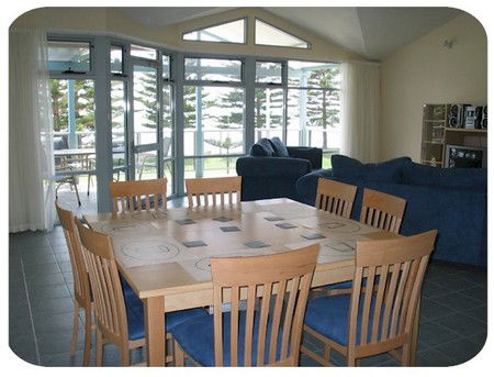 Port Lincoln Foreshore Apartments - Mackay Tourism 1