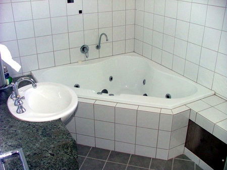 Tasman Beachside Apartments - Mackay Tourism 0