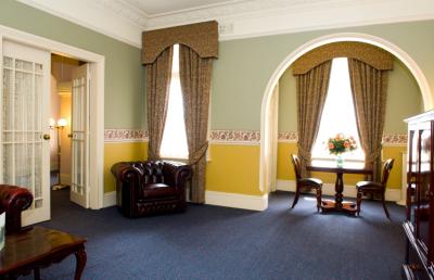 Hadley's Orient Hotel - Mackay Tourism 2