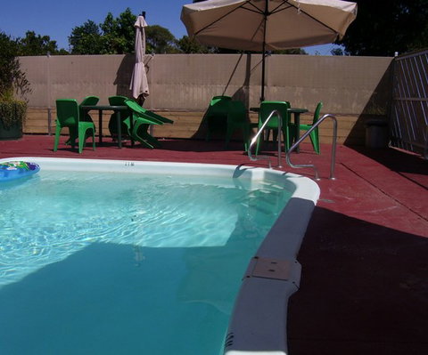 Twin City Motor Inn - Mackay Tourism 1