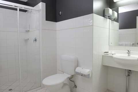 Adelaide Riviera Hotel - Mackay Tourism 0