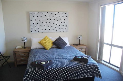 Cliff House Beachfront Villas - Mackay Tourism 0