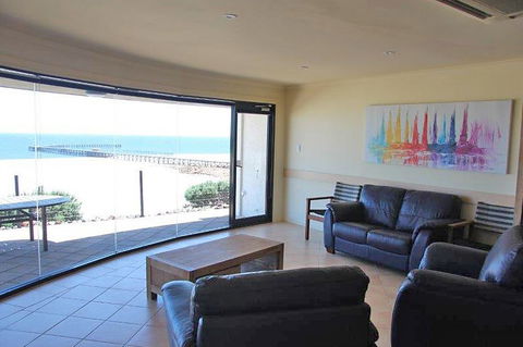 Cliff House Beachfront Villas - Mackay Tourism 2