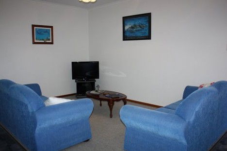 Robe Dolphin Court Apartments - Mackay Tourism 4